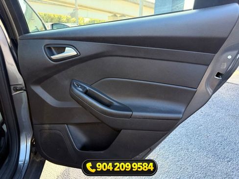 Used 2014 Ford Focus SE FWD image 18