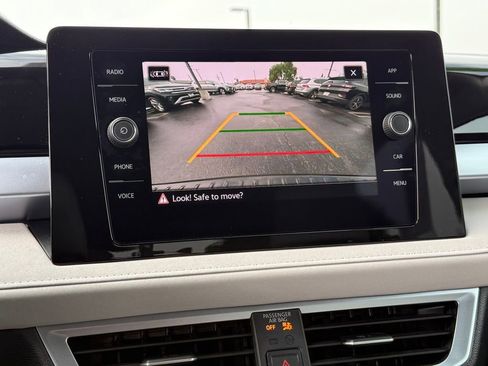 Used 2025 Volkswagen Taos SE image 21