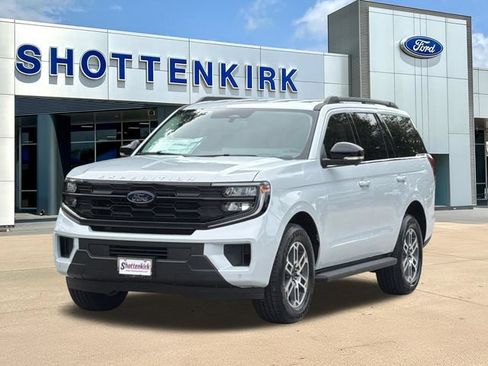 New 2026 Ford Expedition Active RWD image 3
