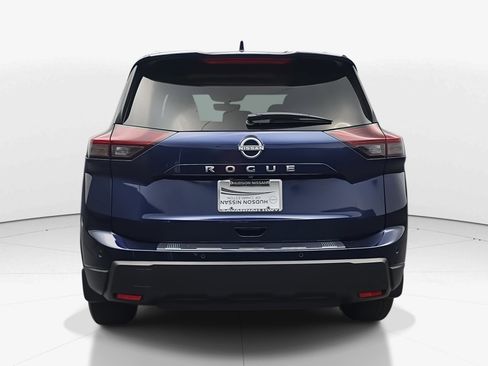 Used 2026 Nissan Rogue SV w/ SV Premium Package image 6