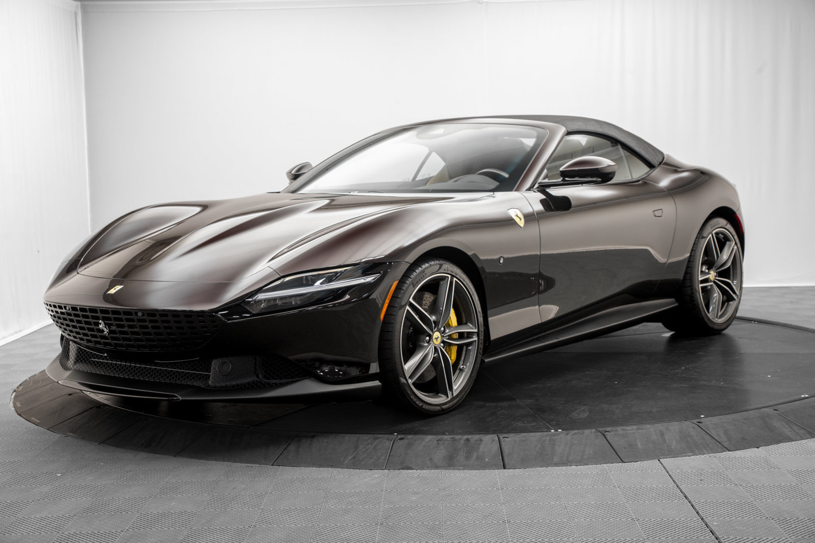 Used 2026 Ferrari Roma Spider RWD image 11