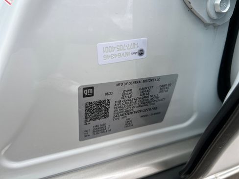 Used 2023 Buick Enclave Essence image 23