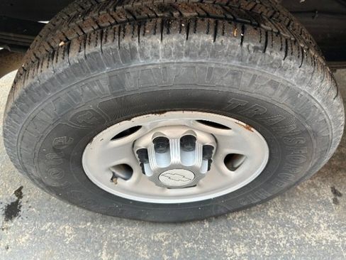 Used 2014 Chevrolet Express 2500 image 18