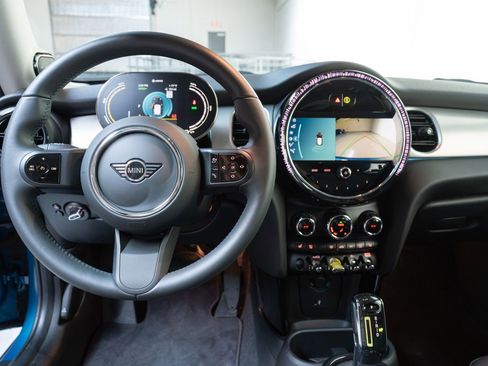 Used 2023 MINI Cooper SE image 4