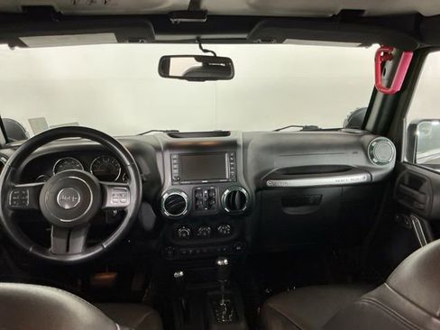 Used 2015 Jeep Wrangler Unlimited Rubicon w/ Katzkin Premium Leather Group AWD/4WD image 20