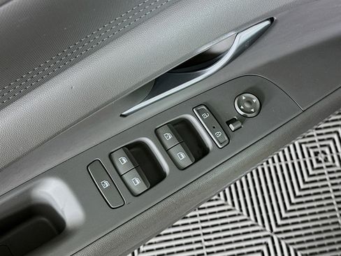 Used 2023 Hyundai Elantra SEL image 15