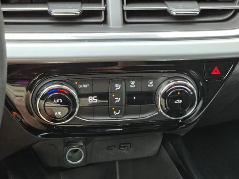 Used 2025 Chevrolet Trax LT FWD image 28