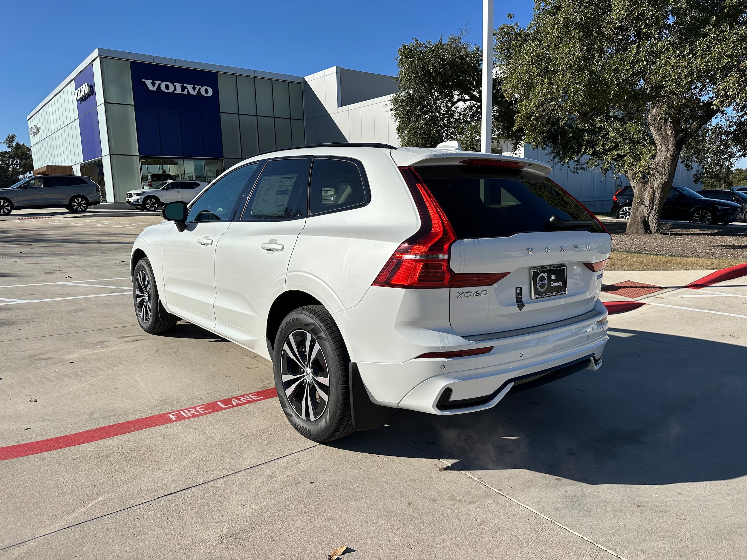 Used 2025 Volvo XC60 B5 Core w/ Protection Package Premier AWD/4WD image 4