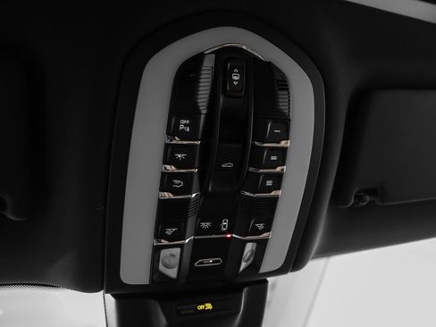 New 2026 Porsche Macan image 40