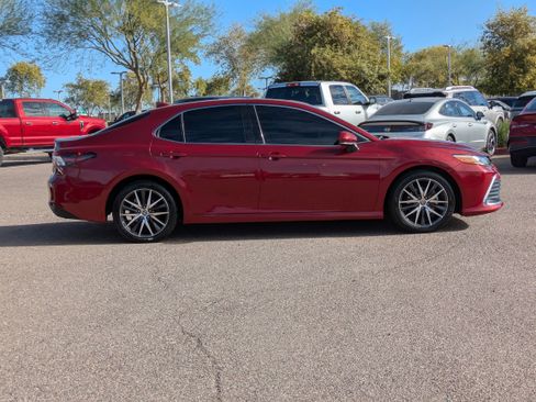 Used 2022 Toyota Camry XLE w/ Navigation Upgrade Package image 2