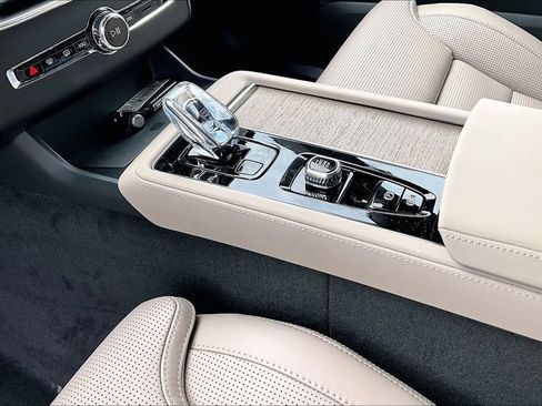 New 2026 Volvo XC90 B6 Ultra w/ Protection Package Premier AWD/4WD image 24