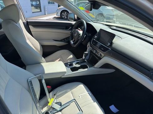 Used 2018 Honda Accord Touring image 9