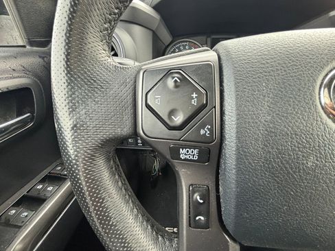 Used 2020 Toyota Tacoma TRD Sport image 17