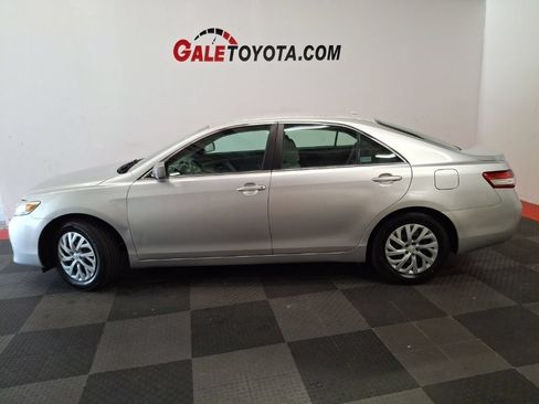 Used 2010 Toyota Camry FWD image 7