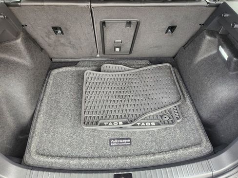 Certified 2024 Volkswagen Taos SE image 13