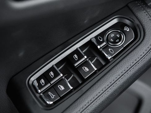 Certified 2026 Porsche Macan AWD/4WD image 24