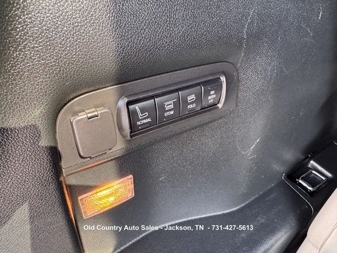 Used 2019 Ford Explorer Limited w/ Ford Safe & Smart Package AWD/4WD image 12