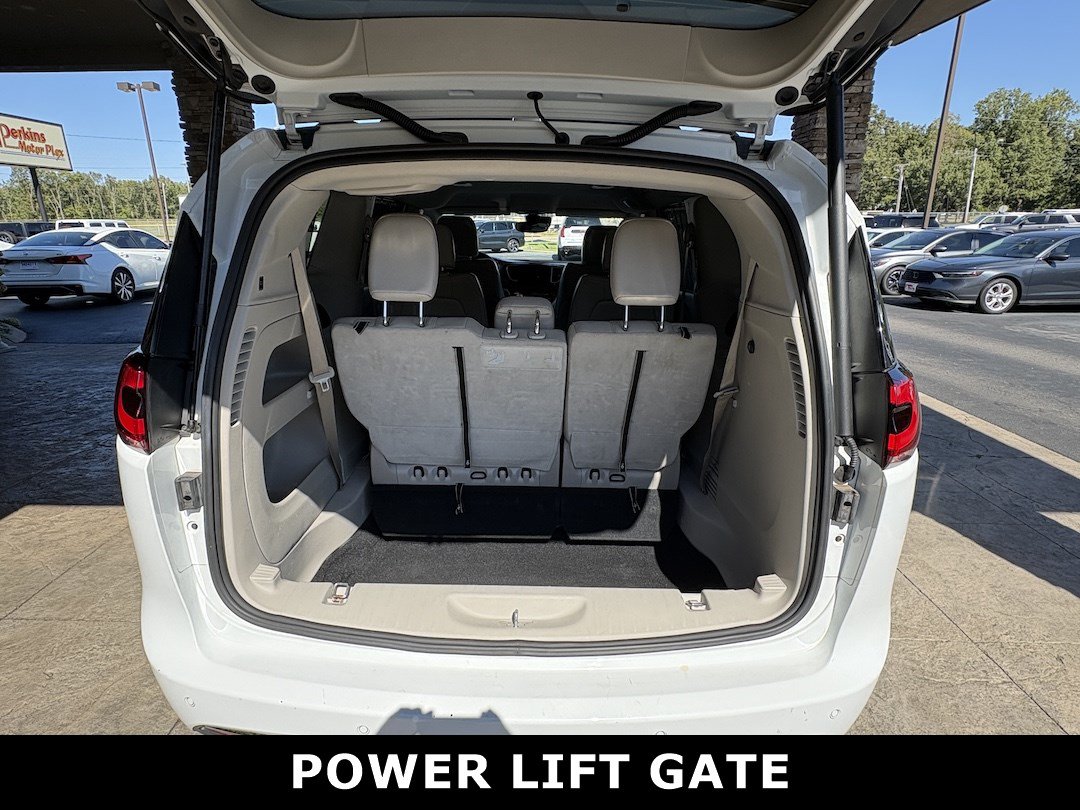 Used 2021 Chrysler Pacifica Touring-L FWD image 31