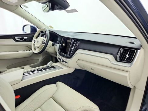 Certified 2023 Volvo XC60 B6 Ultimate w/ Protection Package Premier image 13