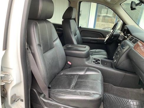 Used 2007 GMC Yukon XL SLT w/ SLT Preferred Equipment Group image 19