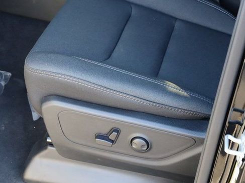 New 2026 RAM 1500 4x4 Crew Cab image 13