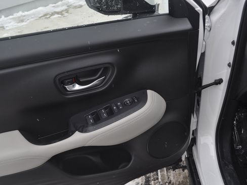 Certified 2025 Honda HR-V LX image 16