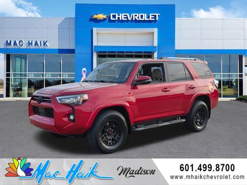 Used 2021 Toyota 4Runner SR5 Premium image 1