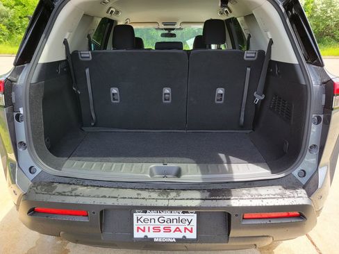 New 2025 Nissan Pathfinder SV w/ Cargo Package image 13