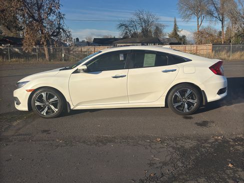 Used 2018 Honda Civic Touring image 32