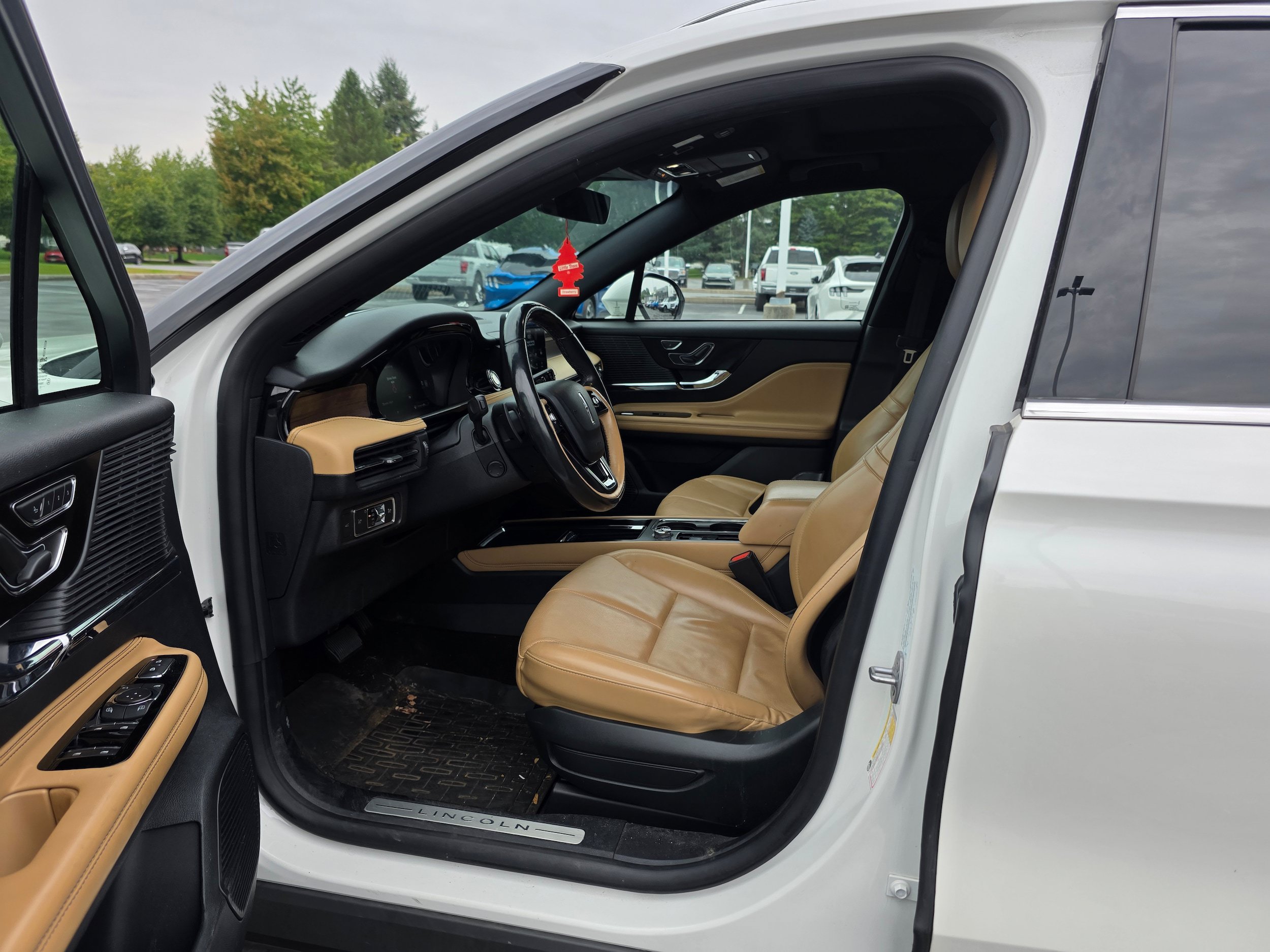 Used 2022 Lincoln Corsair Reserve w/ Equipment Group 201A AWD/4WD image 19