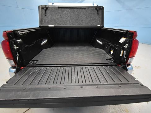 Used 2019 Toyota Tacoma TRD Off-Road AWD/4WD image 33