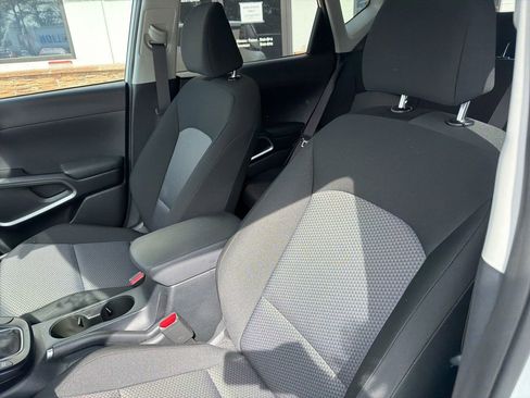 Used 2025 Kia Soul LX image 3