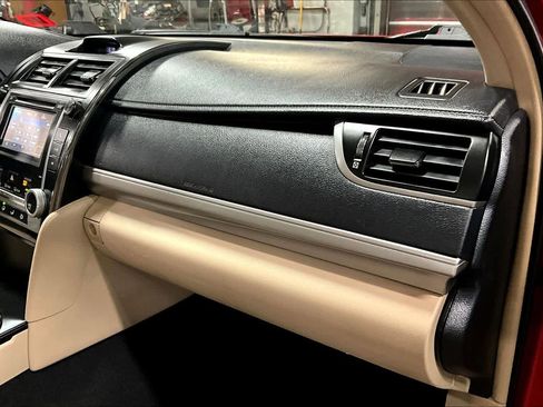 Used 2013 Toyota Camry LE image 15