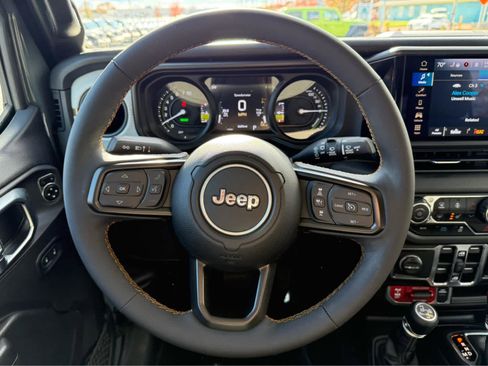 Used 2024 Jeep Wrangler Willys image 15