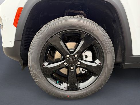 New 2025 Jeep Grand Cherokee Limited w/ Luxury Tech Group II image 11