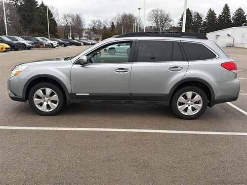 Used 2011 Subaru Outback 3.6R Limited w/ PWR Moonroof Pkg image 15