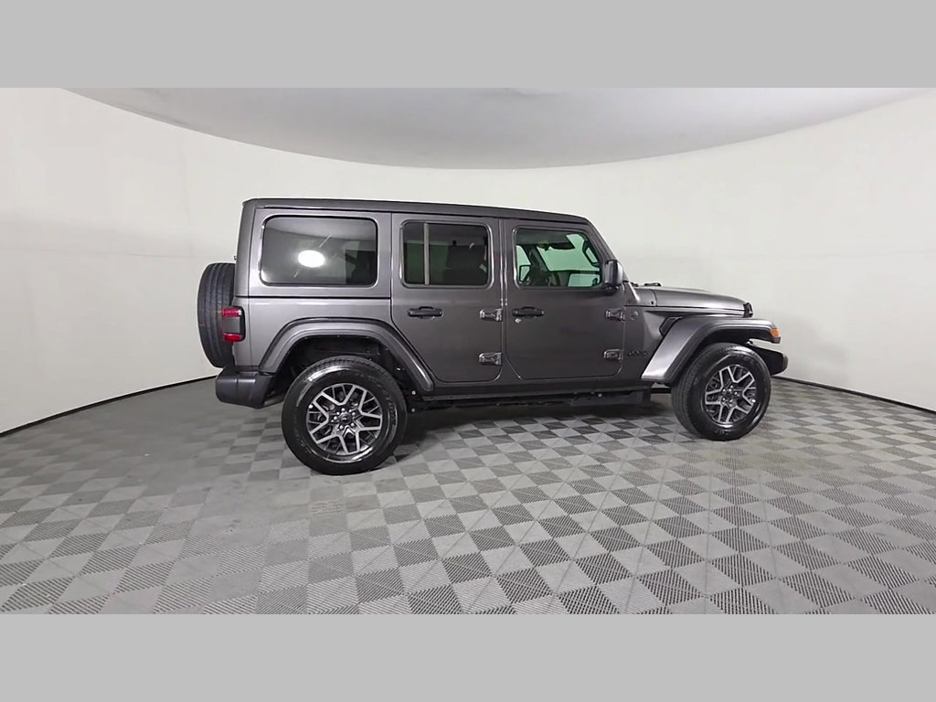 Used 2026 Jeep Wrangler Unlimited Sahara AWD/4WD image 38