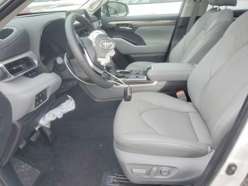 Used 2025 Toyota Highlander Limited image 6