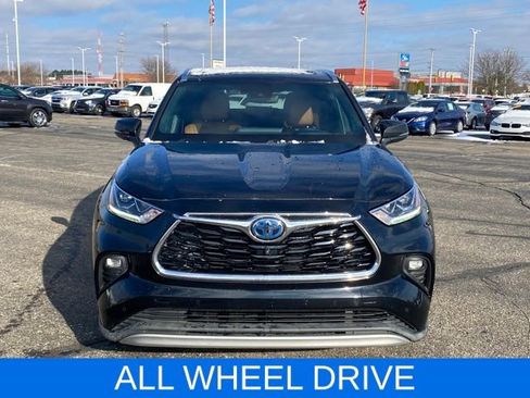 Used 2020 Toyota Highlander Platinum image 2