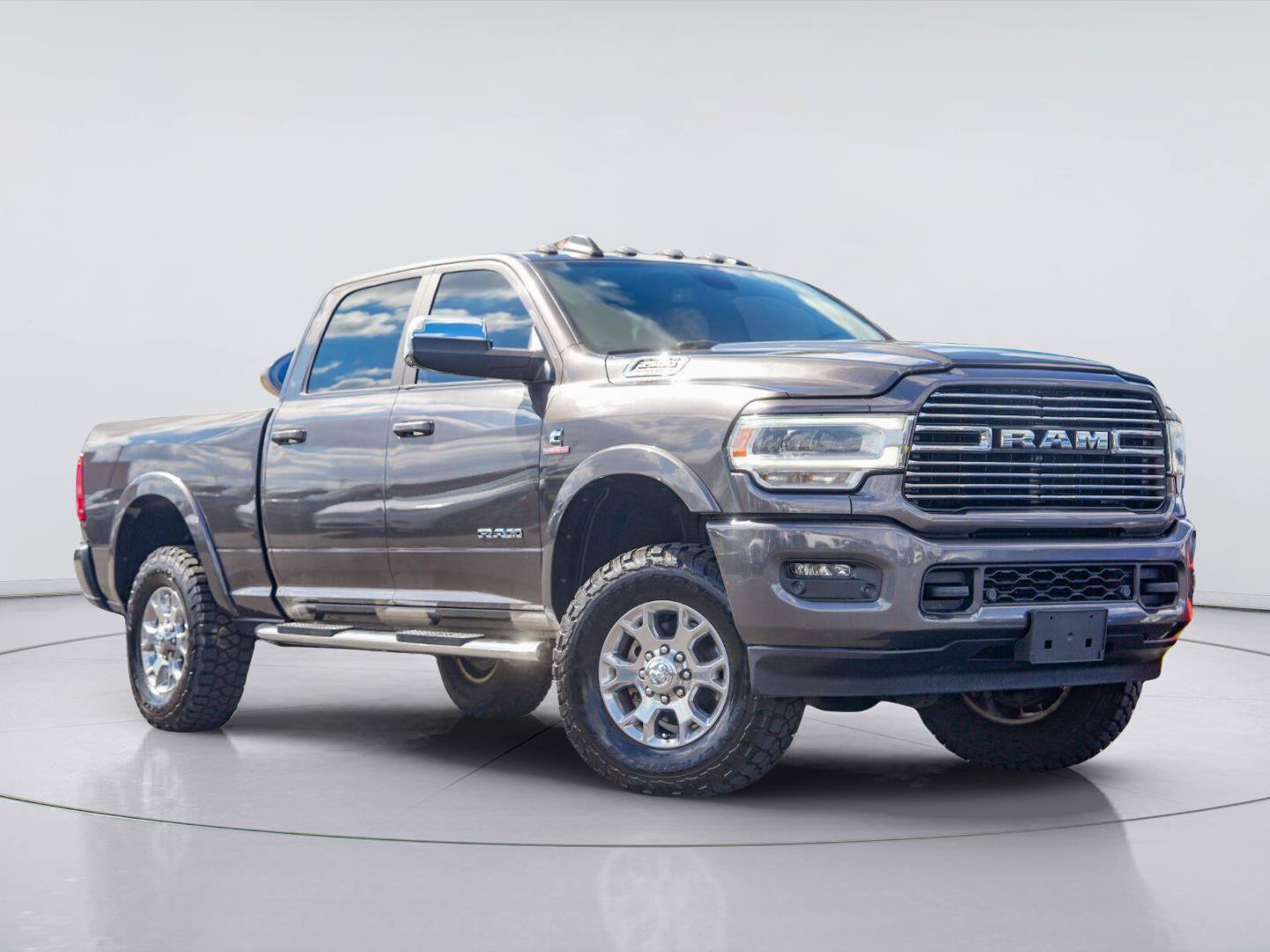 Used 2022 RAM 2500 Laramie AWD/4WD image 1