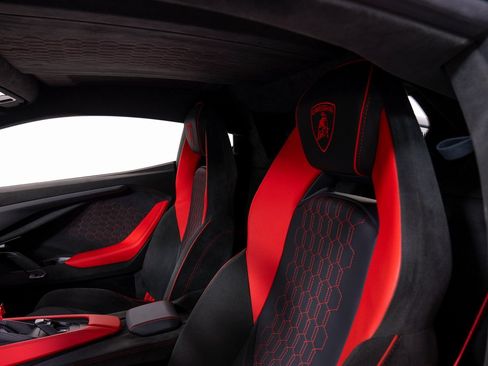 Used 2024 Lamborghini Revuelto image 24