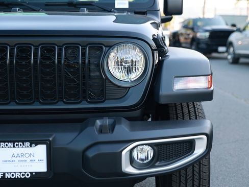 New 2026 Jeep Gladiator Sport image 5