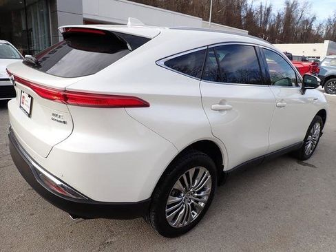 Certified 2021 Toyota Venza XLE image 4