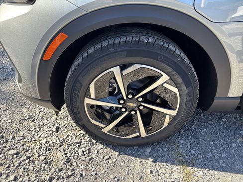 New 2026 Chevrolet Equinox EV LT image 13