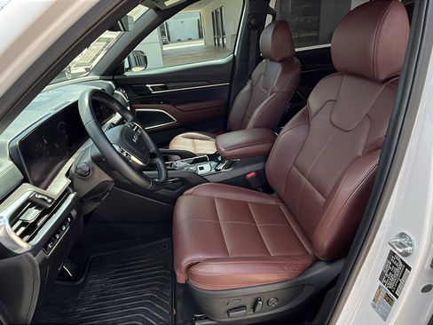 Used 2025 Kia Telluride SX w/ SX Captain's Chair Package image 10