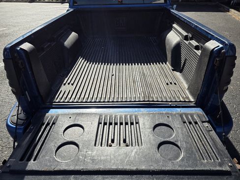 Used 2000 Chevrolet S10 Pickup LS w/ Preferred Equipment Group image 5