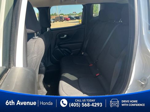 Used 2023 Jeep Renegade Latitude AWD/4WD image 18