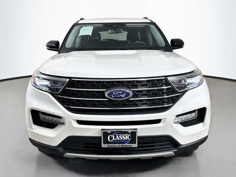 Used 2024 Ford Explorer XLT w/ Equipment Group 202A RWD image 2