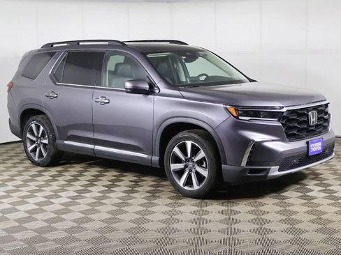 Used 2024 Honda Pilot Touring image 2