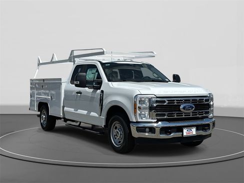 New 2025 Ford F350 XL w/ XL Chrome Package image 4